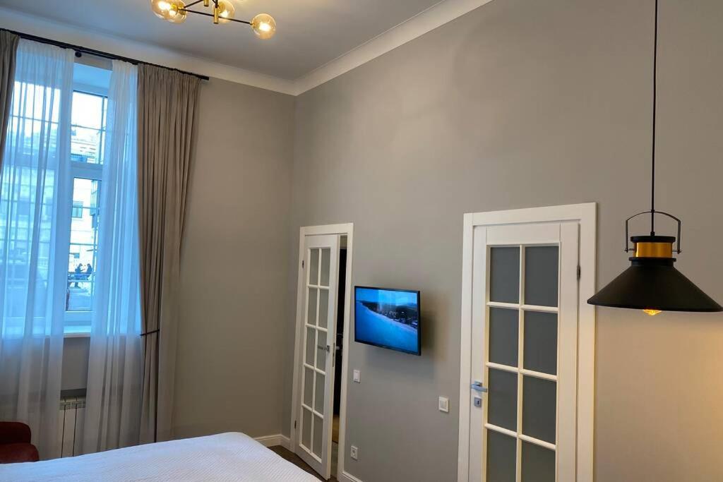 Hidden Gem With Its Own Private Entry At Lypky Apartment Kyiv Exterior photo