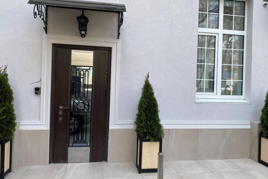 Hidden Gem With Its Own Private Entry At Lypky Apartment Kyiv Exterior photo